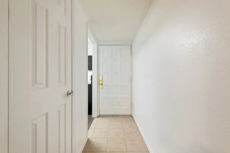 2803 Rio Branco Street #202 J, Farmers Branch, TX 75234 - #3