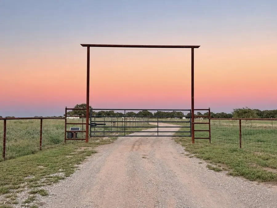 435 Lake Valley Road, Sunset, TX 76270 - #2