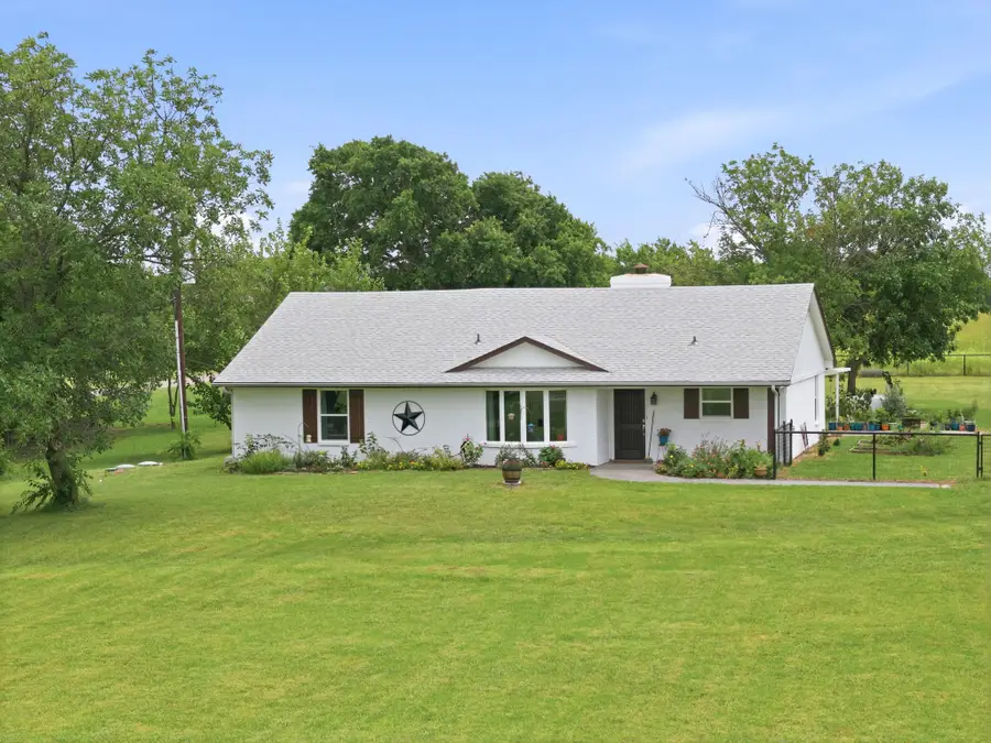 698 Hackberry Road, Van Alstyne, TX 75495 - #2