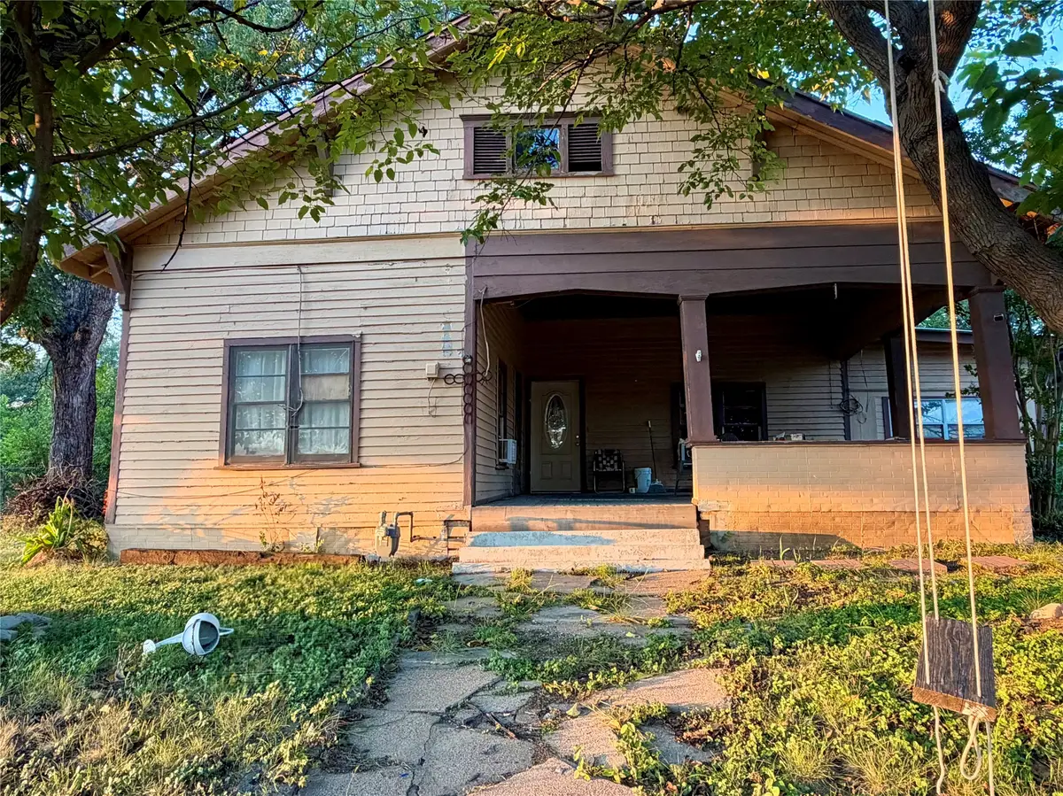 207 W Paine Avenue, Comanche, TX 76442 - #1