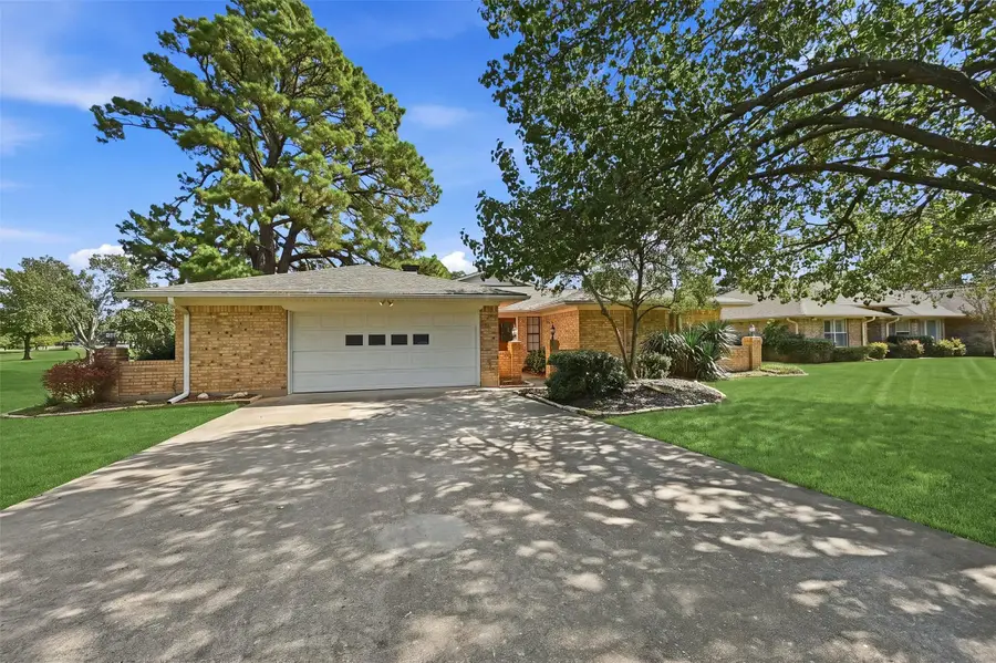 718 Kiowa Drive W, Lake Kiowa, TX 76240 - #3