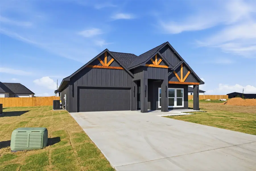 101 Connor Circle, Mabank, TX 75147 - #3