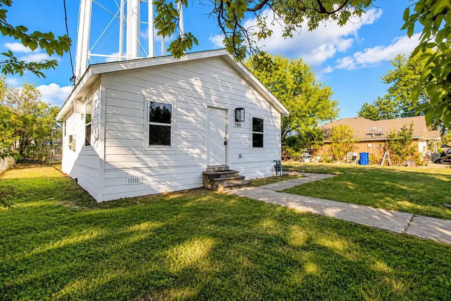 1301 E Grove Street, Kaufman, TX 75142 - #3