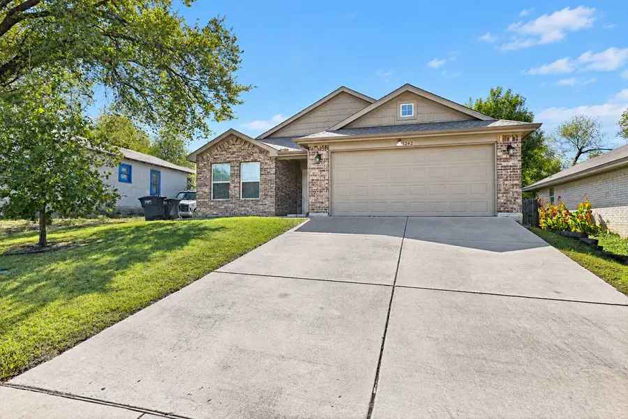 1242 E Powell Avenue, Fort Worth, TX 76104 - #2