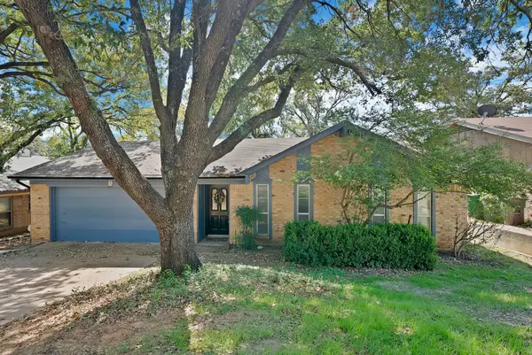 7648 Blue Carriage Lane, Fort Worth, TX 76120