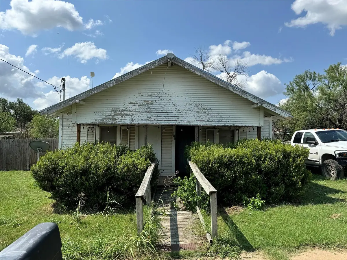 308 E 4th Street, Coleman, TX 76834 - #1