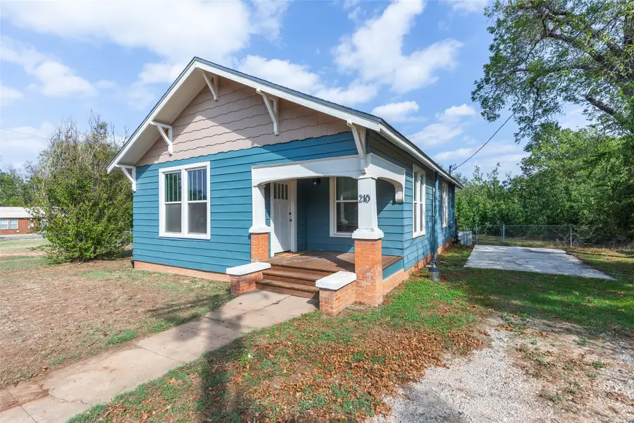 210 N Nueces Street, Coleman, TX 76834 - #2