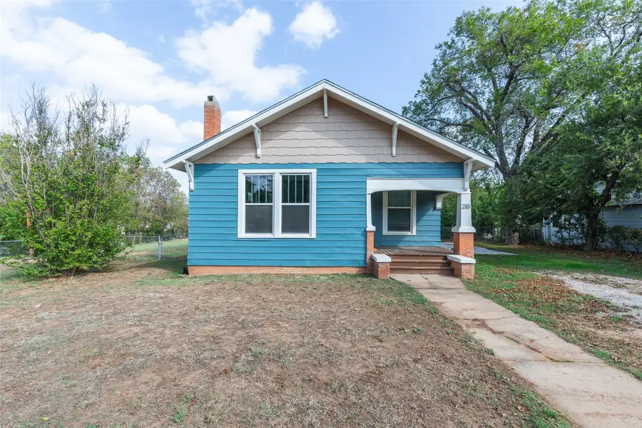 210 N Nueces Street, Coleman, TX 76834 - #3