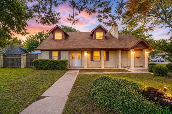 1700 Chip N Dale Drive, Arlington, TX 76012