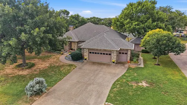 107 Navajo Trail, Lake Kiowa, TX 76240