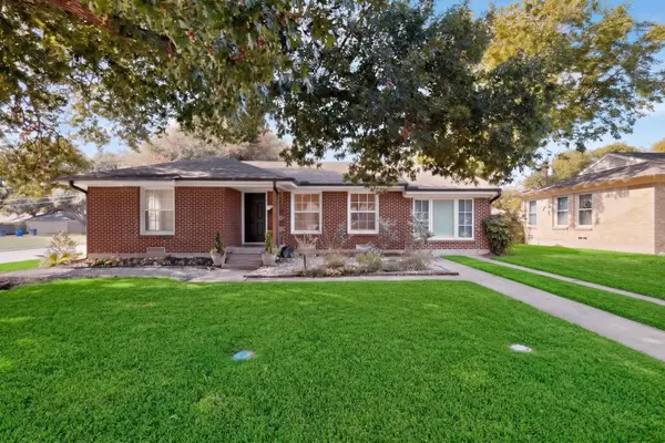 455 Hambrick Road, Dallas, TX 75218