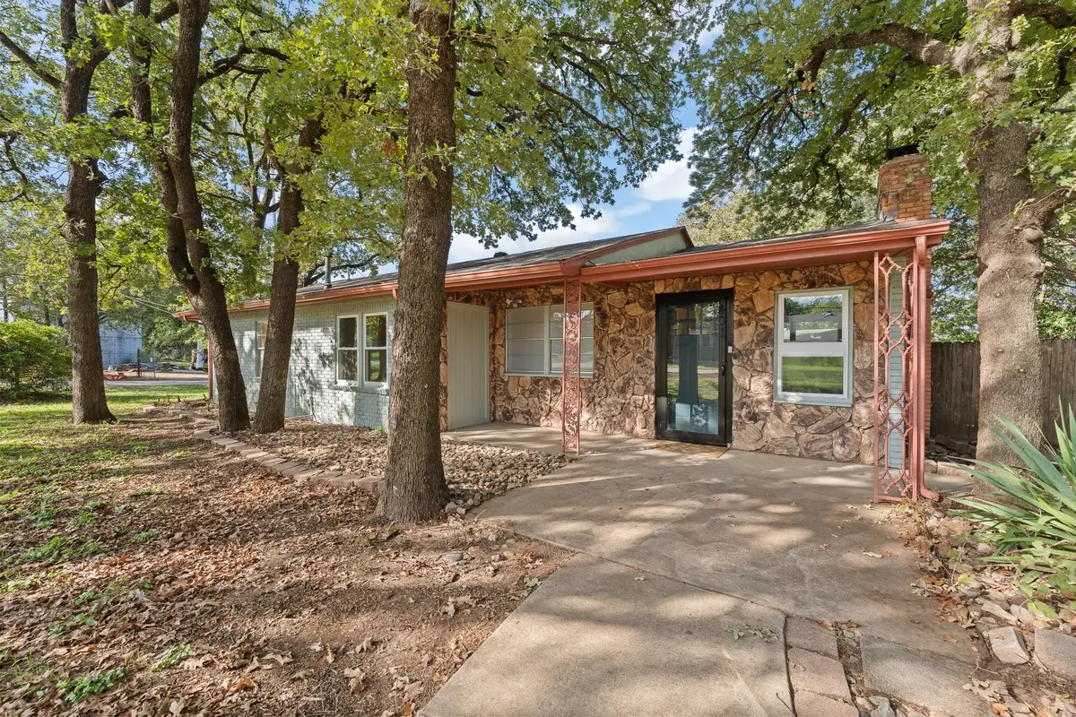 401 Center Lane, Fort Worth, TX 76140 - #1