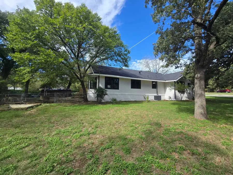 4824 Meadowbrook Drive, Fort Worth, TX 76103 - #3