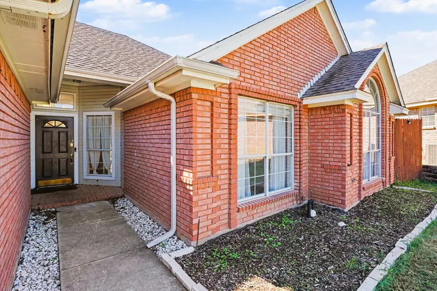 115 S Blue Bonnet Circle, Justin, TX 76247 - #2