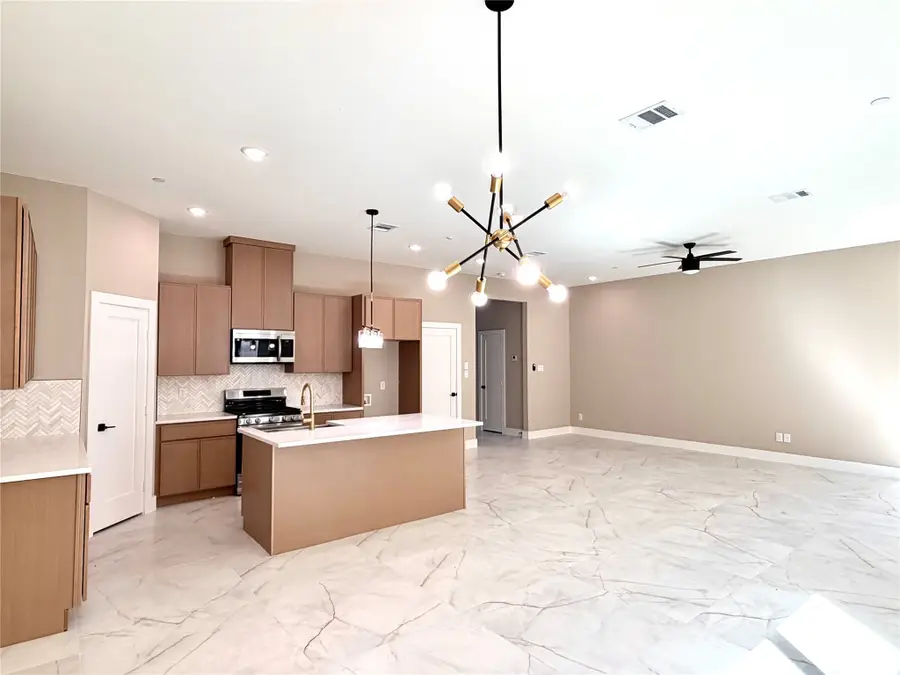 2390 Usman Drive, Irving, TX 75062 - #2