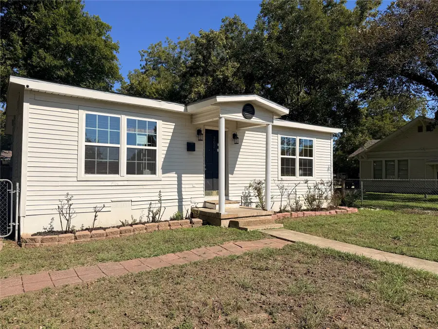 302 N Thompson Street, Hillsboro, TX 76645 - #3