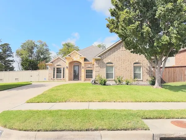 717 Keswick Drive, DeSoto, TX 75115