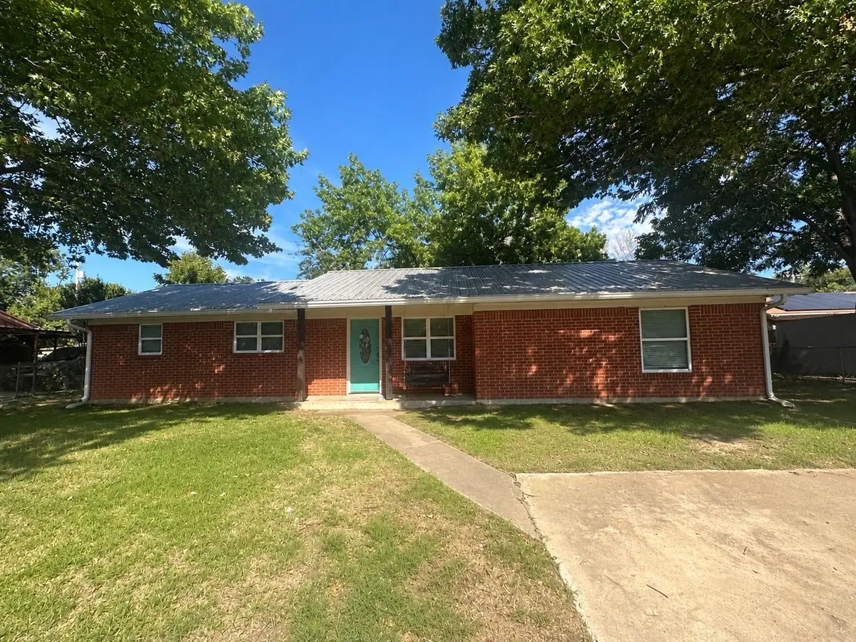 106 California Street, Saint Jo, TX 76265 - #1