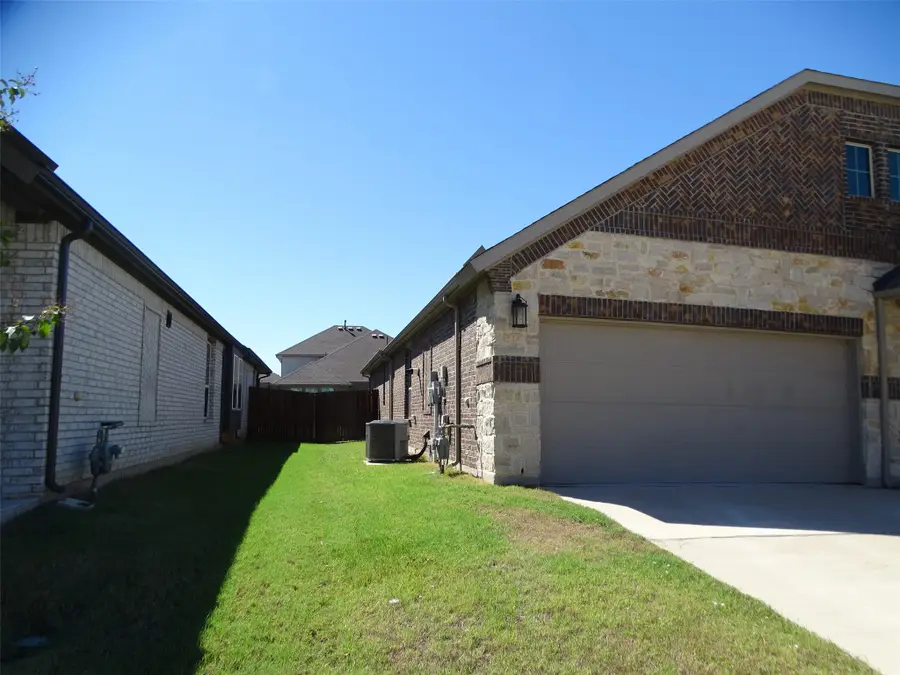 915 Hawthorn Lane, Mansfield, TX 76063 - #2