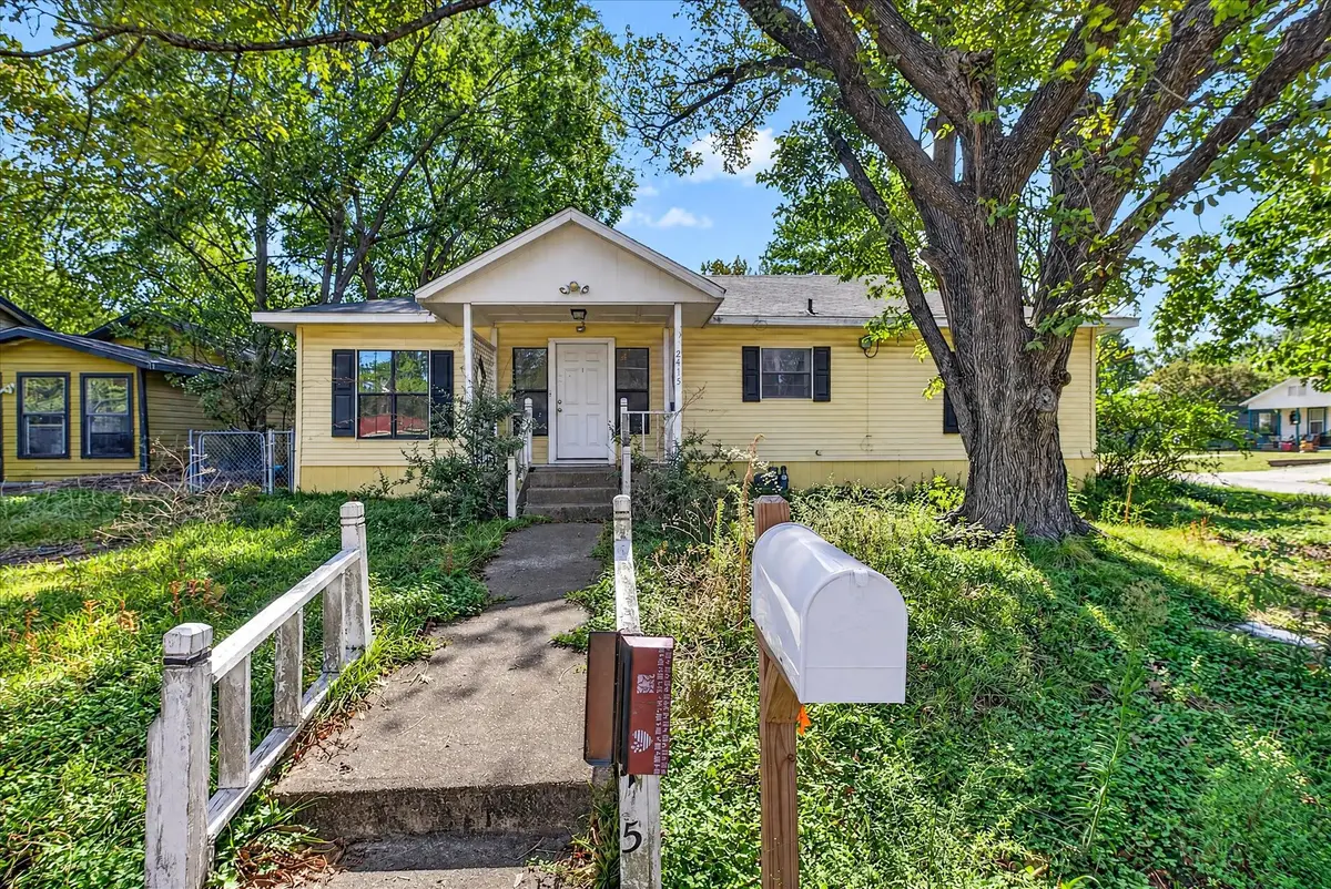 2415 W Collin Street, Corsicana, TX 75110 - #1
