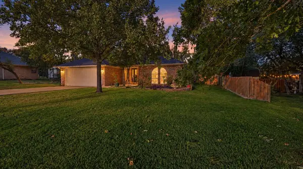 1903 W Spanish Oak Drive, Granbury, TX 76048