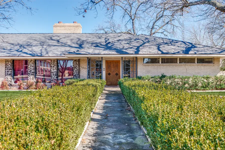 1202 S Lindsay Street, Gainesville, TX 76240 - #3