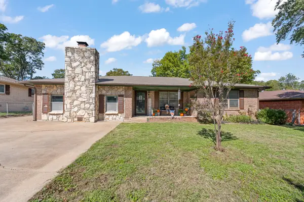 1212 Briarwood Drive, Cleburne, TX 76033