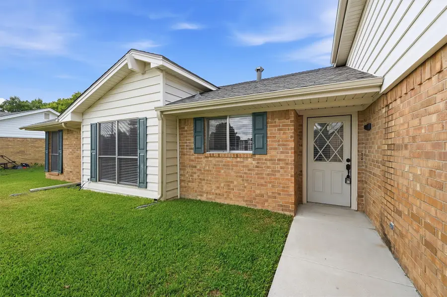2110 Oak Creek Circle, Sherman, TX 75092 - #3