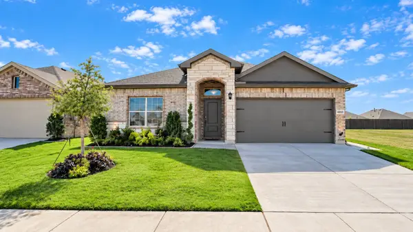 4353 Mill Stream Lane, Fort Worth, TX 76036