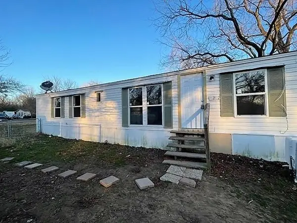 2202 Railroad Boulevard, Denison, TX 75020
