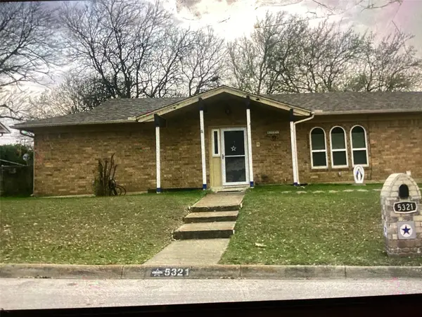 5321 Wolens Way, Fort Worth, TX 76133