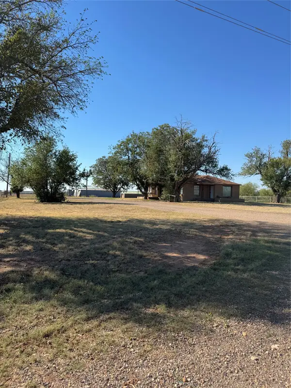 1593 Irvin Road Road, Quanah, TX 79252