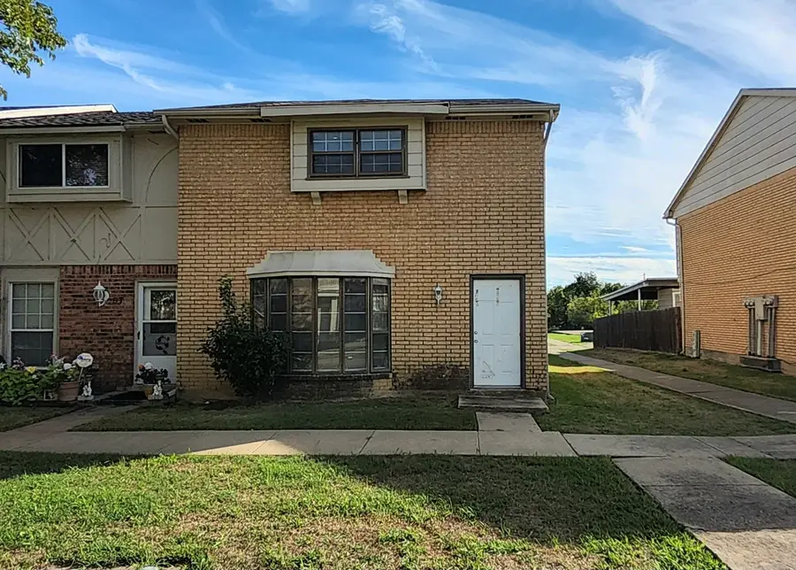 99 W Mountain Creek Drive, Grand Prairie, TX 75052 - #2