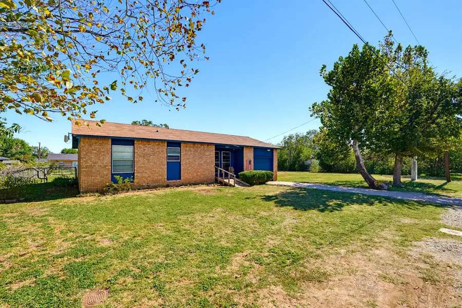 2307 & 2309 Fifth Ave, Coleman, TX 76834 - #2