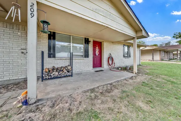 209 Santa Fe Street, Emory, TX 75440