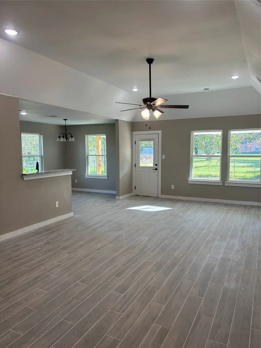 415 SE 5th Avenue Se, Mineral Wells, TX 76067 - #2