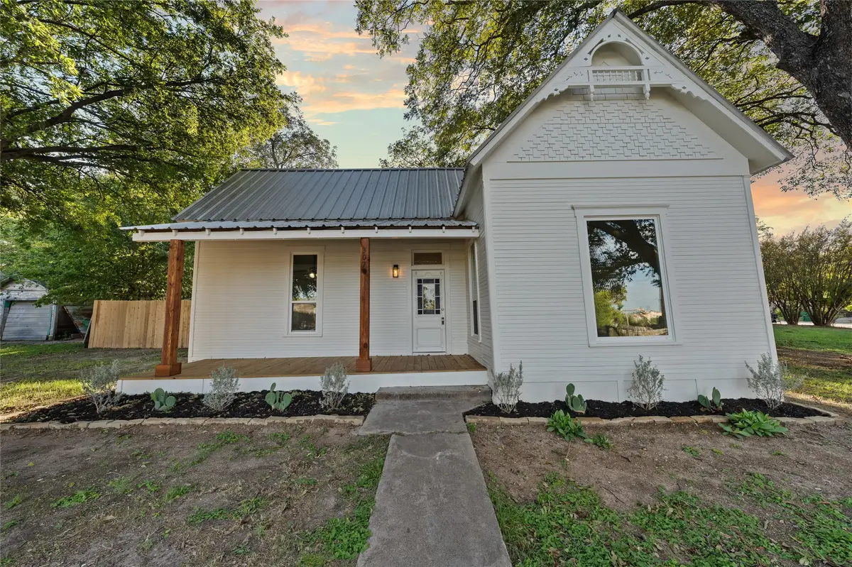 307 Avenue D, Clifton, TX 76634 - #1