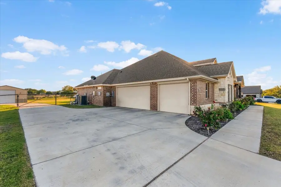 1004 Northern Oaks Court, Springtown, TX 76082 - #3