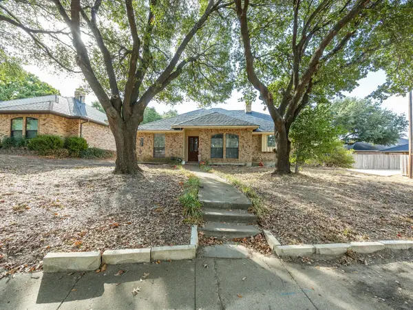 1005 Casa Linda Street, Ennis, TX 75119