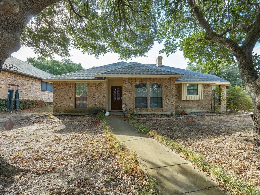 1005 Casa Linda Street, Ennis, TX 75119 - #2