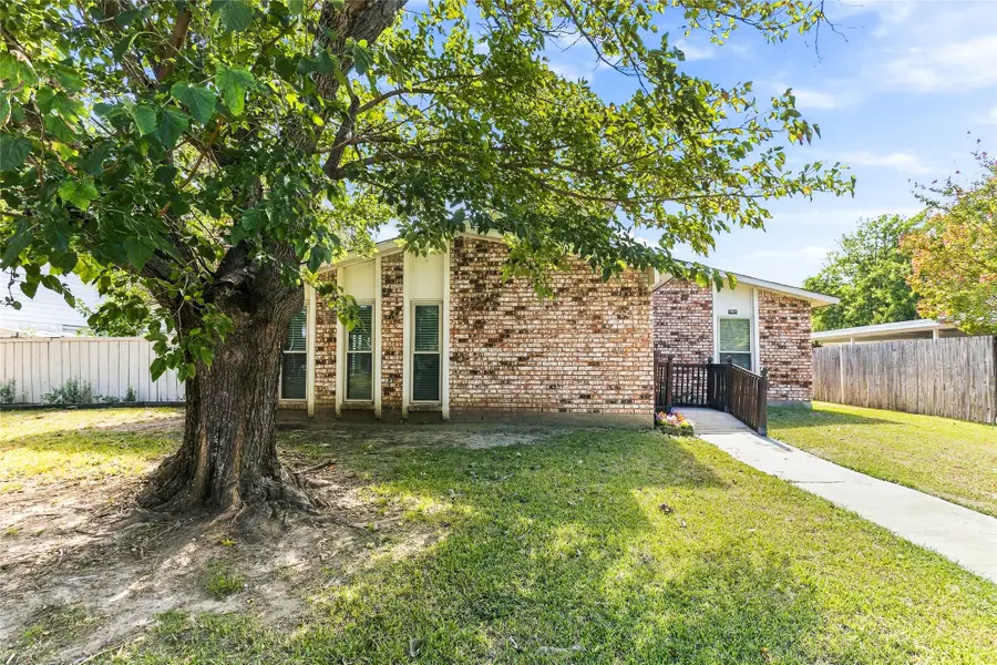 1901 Dodge Trail, Grand Prairie, TX 75052 - #2