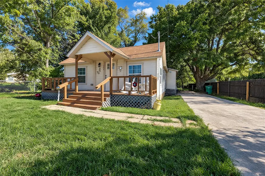 309 E Wilbarger Street, Bowie, TX 76230 - #3