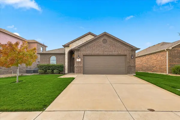 305 Emerald Creek Drive, Fort Worth, TX 76131