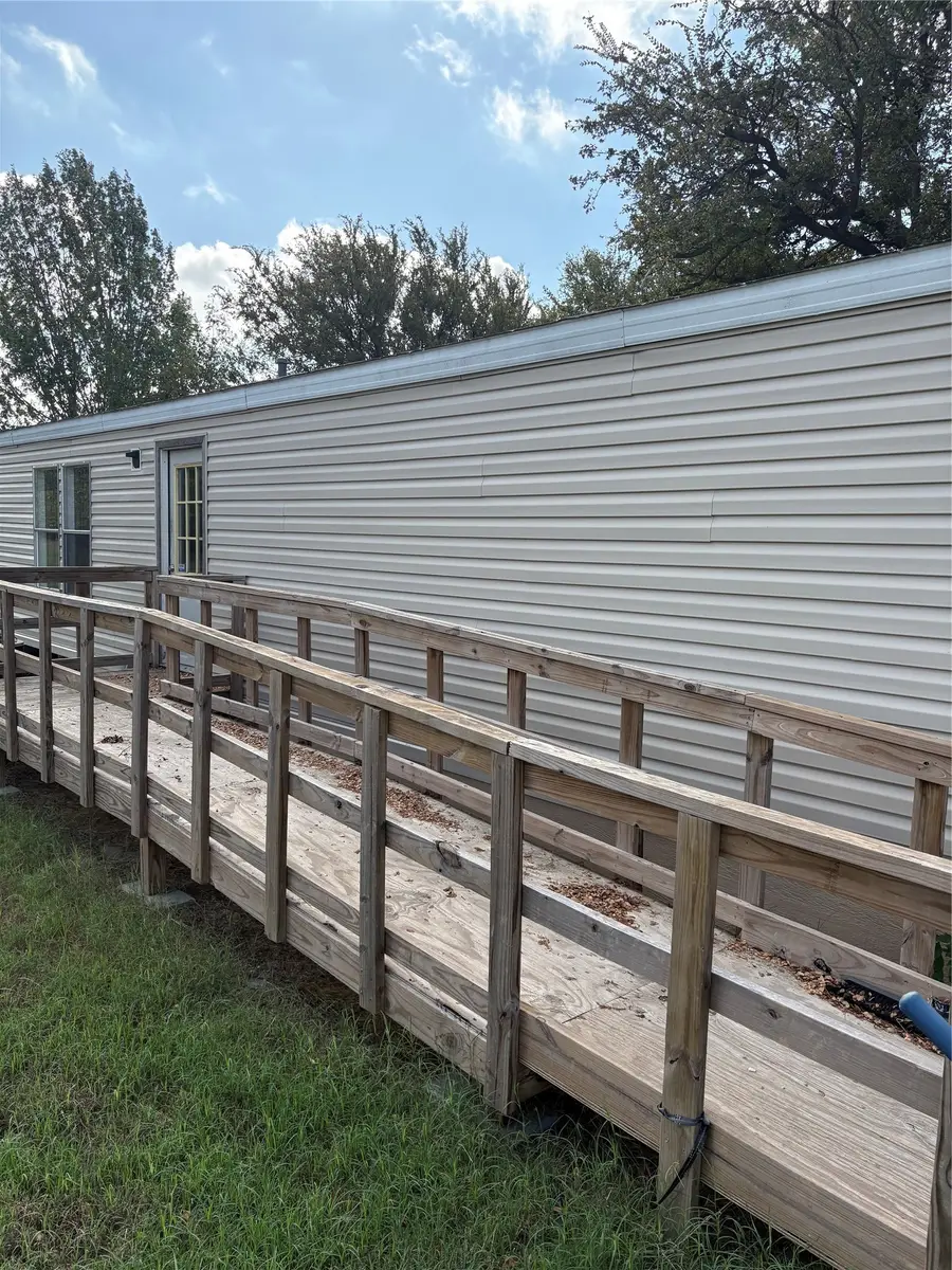203 S Mountain Ridge, Cresson, TX 76035 - #2