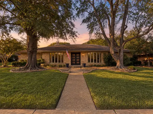 705 Rochelle Boulevard, Irving, TX 75062