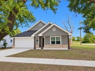 207 E Mccoulskey Street, Terrell, TX 75160