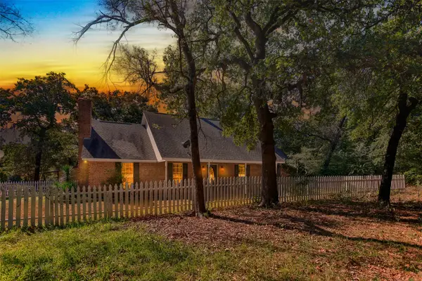 864 County Road 2114, Gainesville, TX 76240