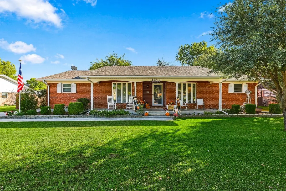 2004 Maplewood Drive, Gainesville, TX 76240 - #1