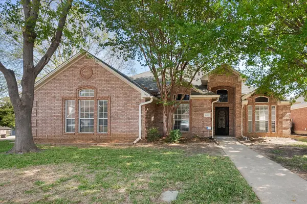 6311 Cobblestone Lane, Arlington, TX 76001