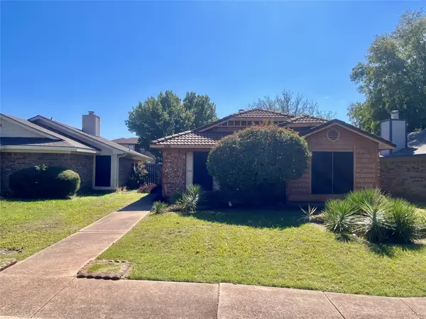 1116 Sandalwood Lane, DeSoto, TX 75115